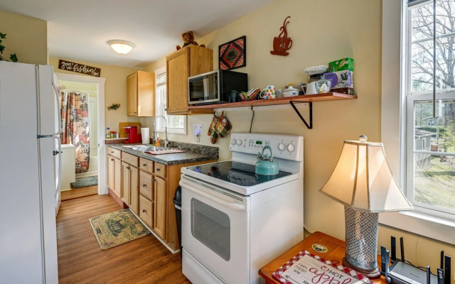 Ski, Hike & Unwind: Pet-friendly Whittier Retreat!