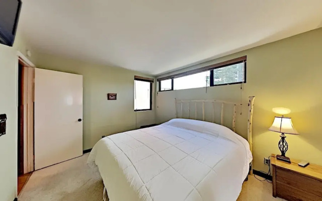 Condo with Great Views - Close to all Mammoth Recreation! by RedAwning