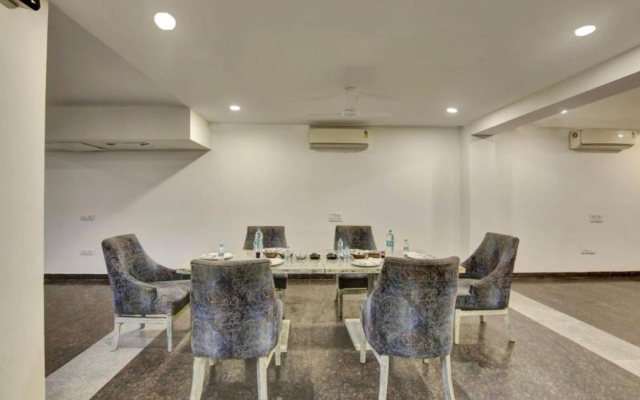 FabHotel Noida Suites Sector 20