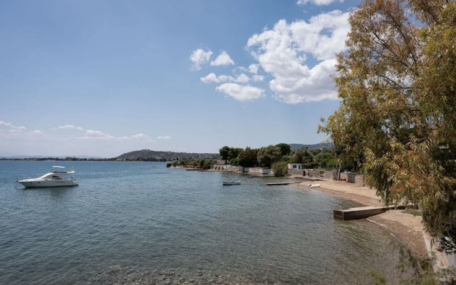 Eretria Luxurious Seafront Villa