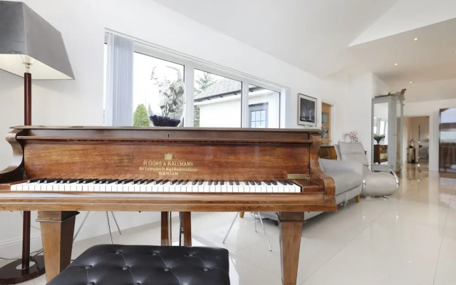 JOIVY Luxurious & Spacious 3Br House With A Hot Tub
