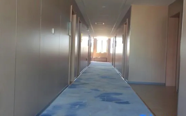 Jingbian Zhongbang Fashion Hotel