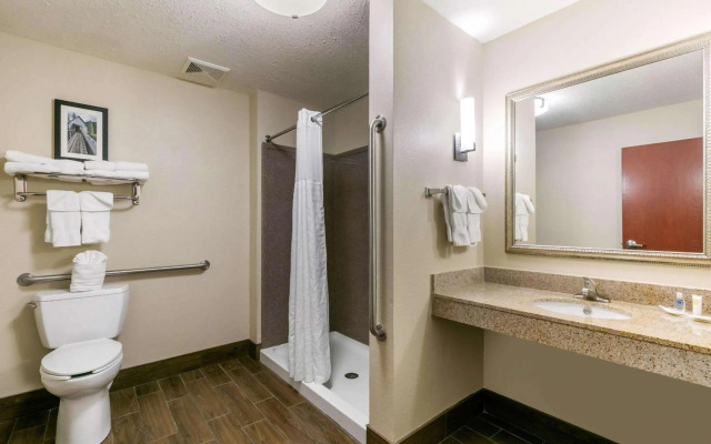 Comfort Suites Hopkinsville near Fort Campbell