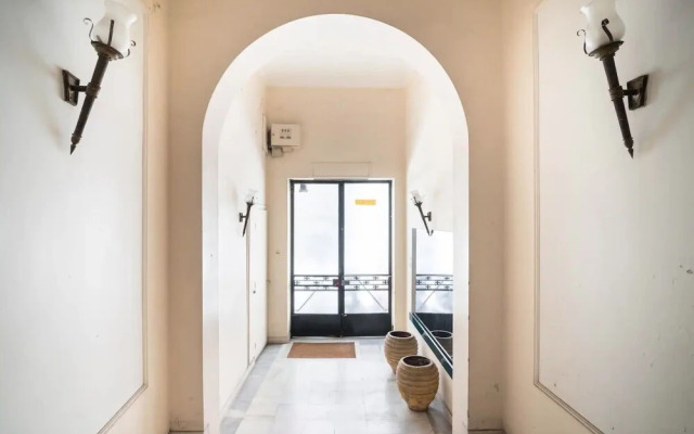 Neoclassical Athenian 2-bed Apt Balcony