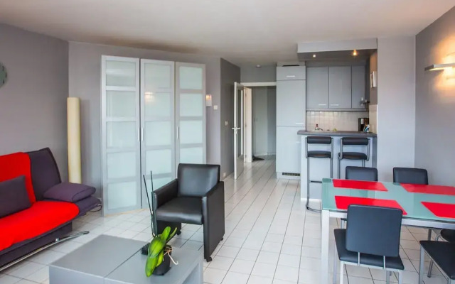 Apartment With Spacious Terrace