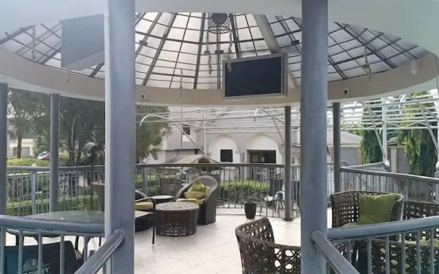 Lushville Hotel and Suites