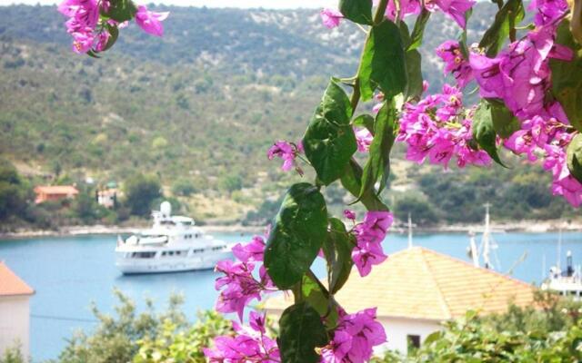 Romantic Apartment With Sea View Vinišće, Dalmatia