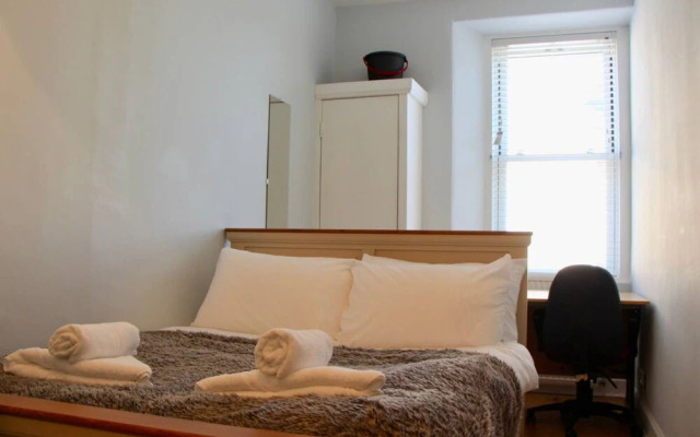 3 Bedroom Canal-side Flat In Fountainbridge