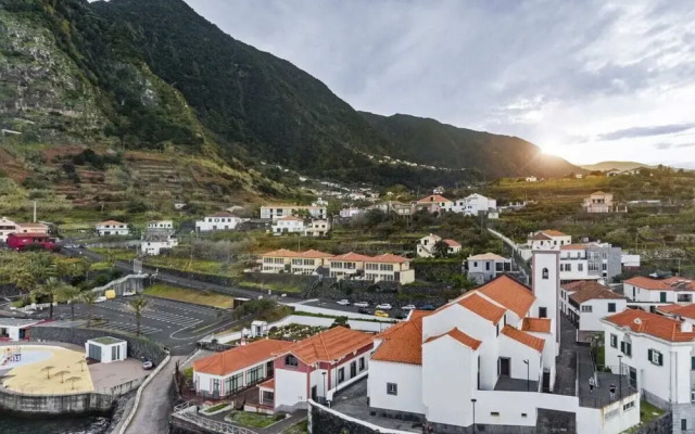 Ponta Delgada I Calm and sea View