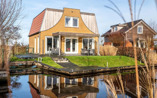Holiday Home With Private Jetty on Water