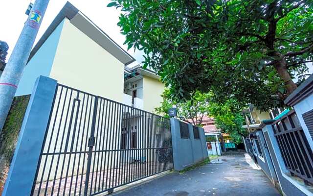 OYO Life 2420 Kost Luqman 1