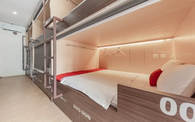 RedDoorz @ Capsule Inn Teuku Umar