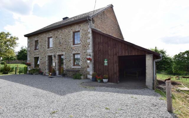 Cozy Holiday Home in Rendeux with Fenced Garden