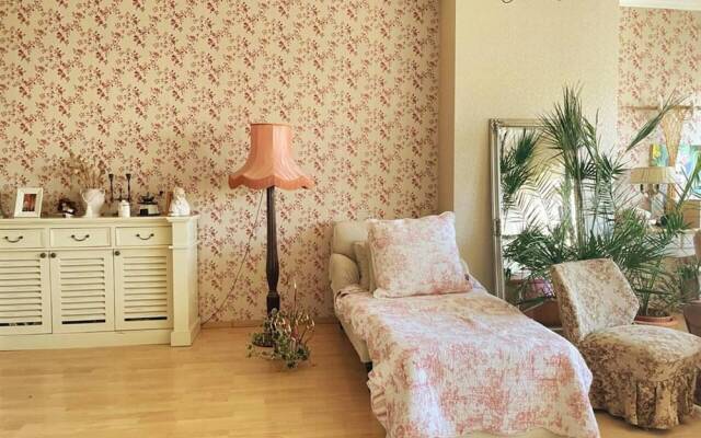 Vienna Christmas Market Rooftop Dollhouse 4 Couple