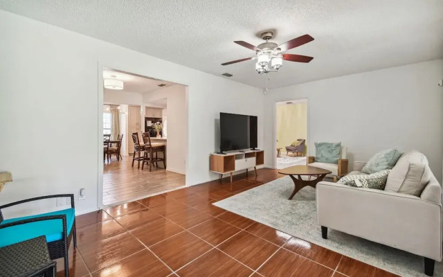 TRANQUILITY. Gated Estate Home. Privacy.