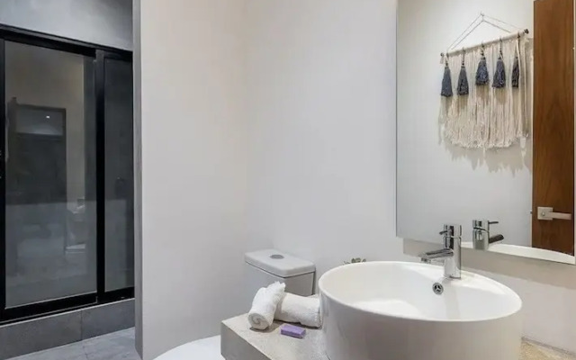 2 BR Great Located Natural Lightning