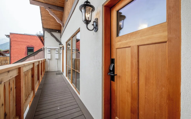 Bavarian Lodge Suites