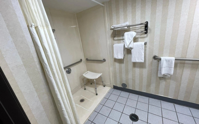 Quality Inn & Suites North