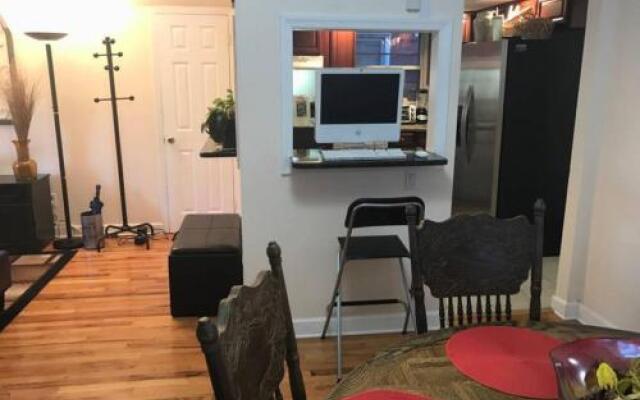 Private Room 2 - Near NYC, EWR & Outlet Mall