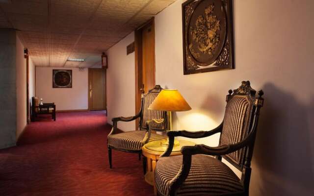 Pyramids Plaza Hotel