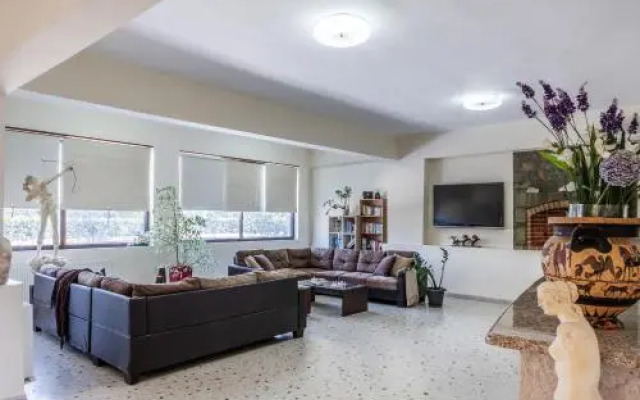 Jo Marinis Rooms