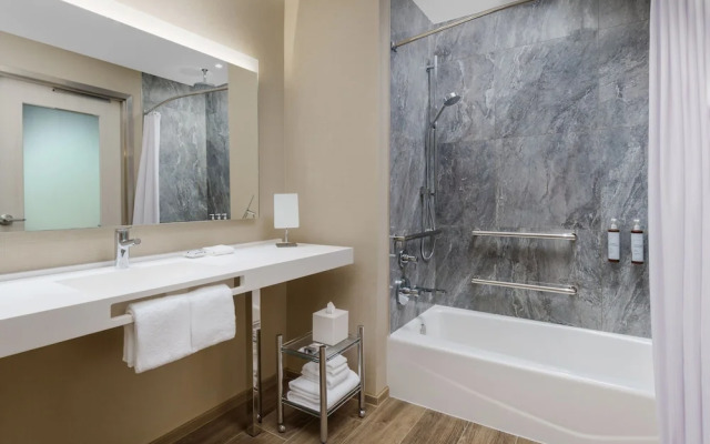 AC Hotel Naples 5th Avenue