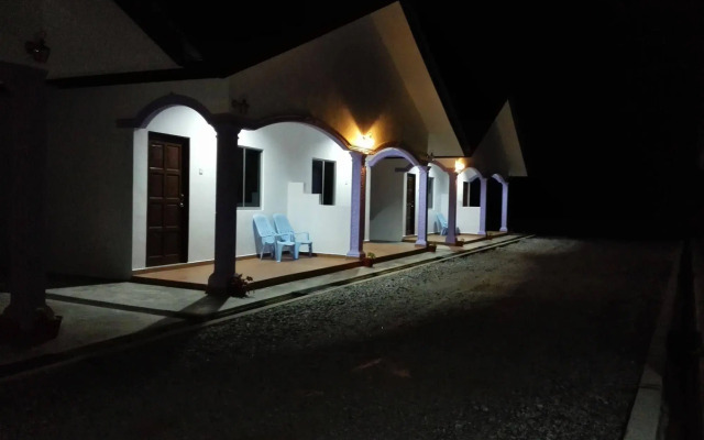 White Cottage Chalet
