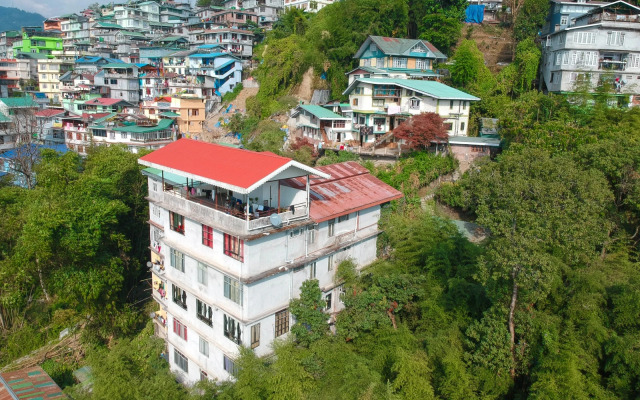 Jain Group Crown De La Cruz