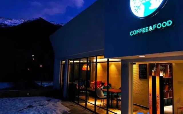 Guanyue Homestay (Shuangqiao Valley Scenic Area of Mount Siguniang)