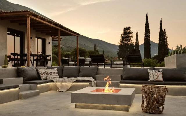 Yliessa - Luxury pool villa surrounded by nature