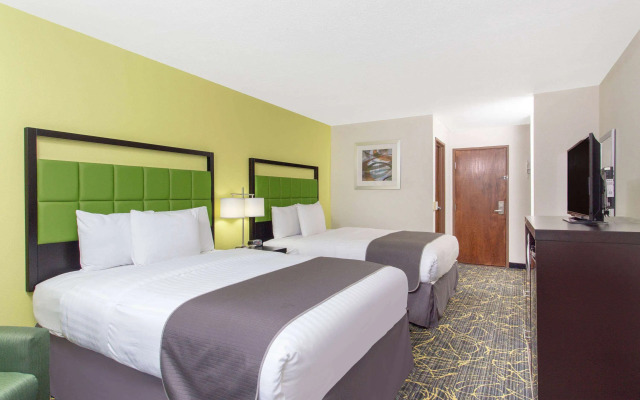 AmericInn by Wyndham Delafield-Waukesha-Milwaukee