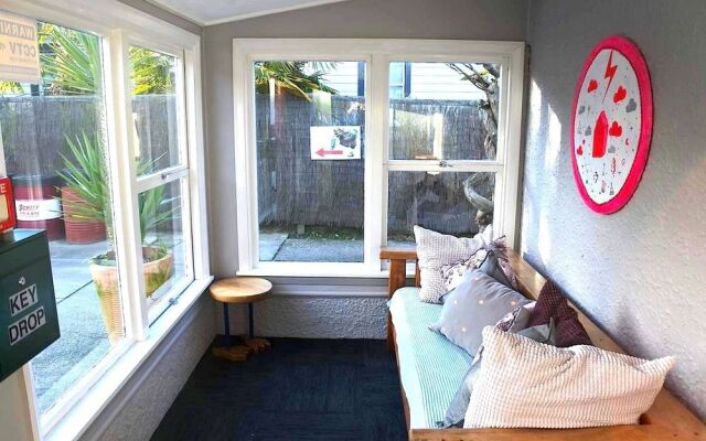 YHA Motueka Laughing Kiwi Backpackers & Self Contained Bach