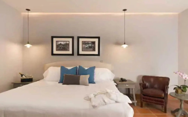 Alta Las Palomas Hotel