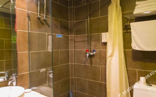 Jinan Huanlian Lucaihuang Business Hotel