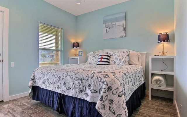 Seahorse Shanty OV32
