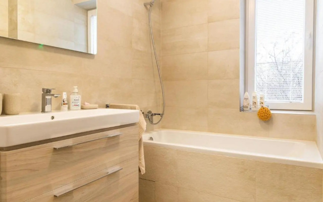 Newly renovated, Full Equipped and Quiet Apartment