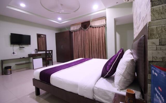 OYO 8177 Hotel Silver Oak