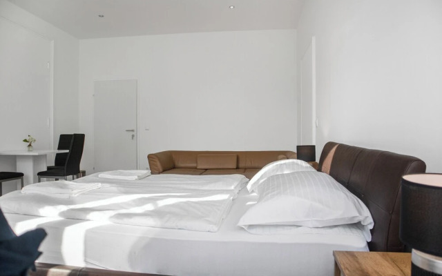 Perfect 7BR Stay Near Hauptbahnhof