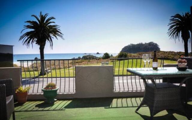 Aqua Beachfront Motel