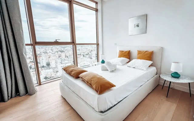 WealthyStays Skyhigh Central
