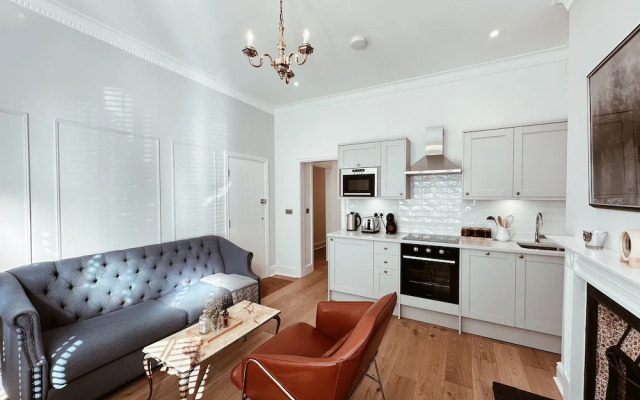 Pontcanna Sapphire-Cardiff City Centre