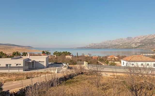 Bright Holiday Home in Jasenice With Beach Nearby