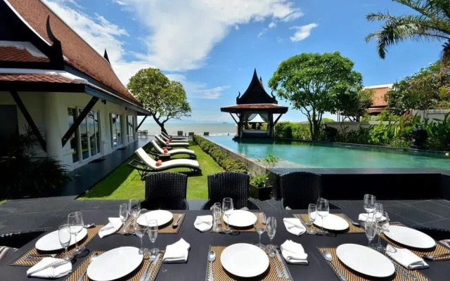 Luxury 5 Stars Beach Villa 6 Beds