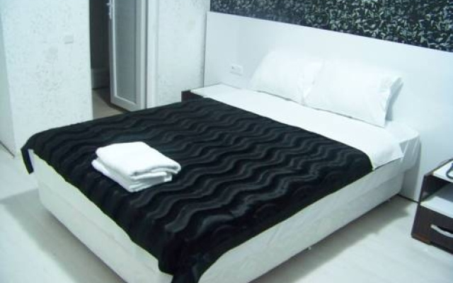 Madi Otel Lara