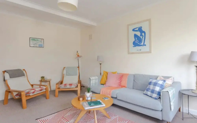 Spacious 2 Bedroom Apartment Near Hampstead Heath
