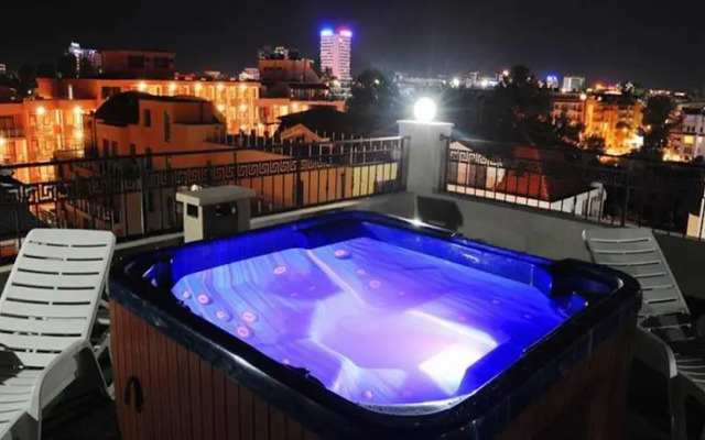 GT Emerald Paradise Apartments