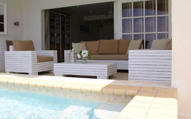 Sea View Villa by the Mambo Beach with Private Pool