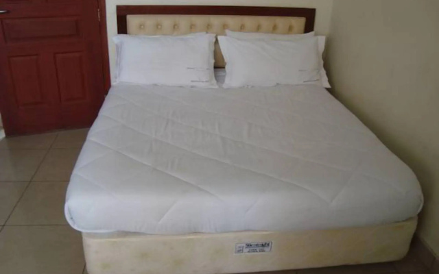 Diamond Plaza Apartments