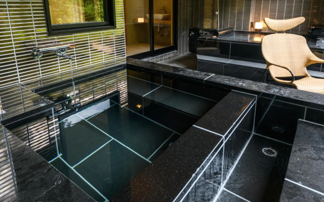 Yamanaka Onsen Shirasagiyu Tawaraya