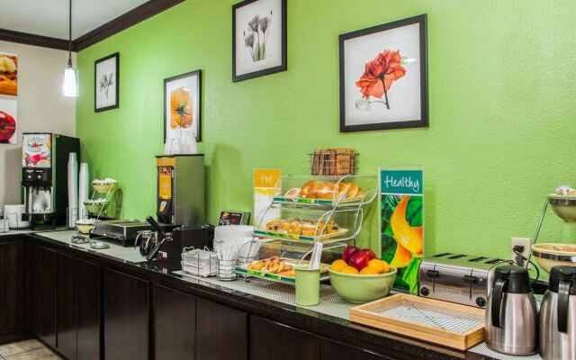 Quality Inn near I-72 and Hwy 51